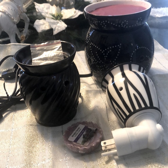 3 SCENTSY CANDLE BURNERS